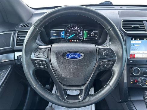 Used 2018 Ford Explorer XLT w/ Equipment Group 202A image 25