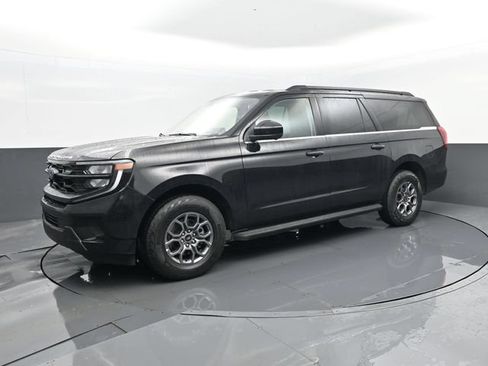 Used 2025 Ford Expedition Max Active AWD/4WD image 1
