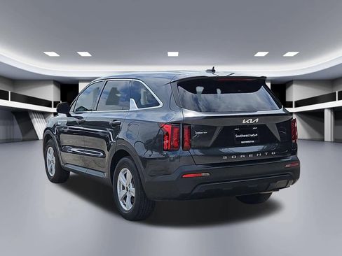Used 2022 Kia Sorento LX FWD image 4