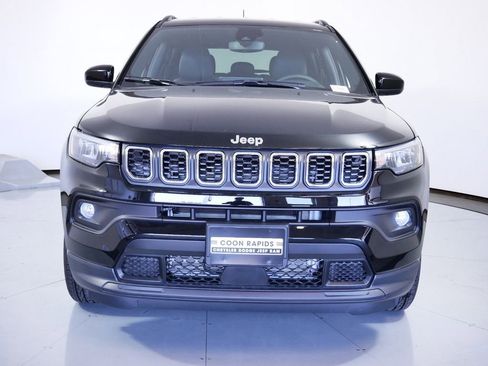 Used 2024 Jeep Compass Latitude image 4