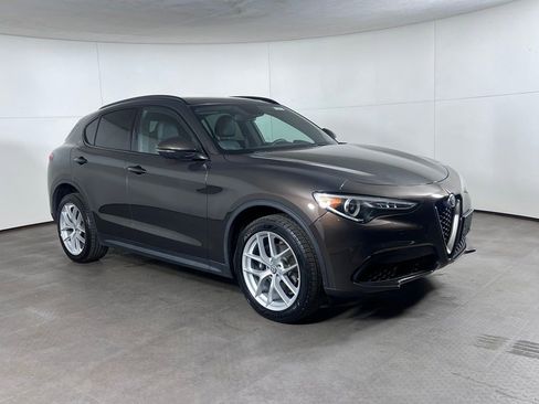 Used 2019 Alfa Romeo Stelvio Ti Sport w/ Quick Order Package 22S Sport AWD/4WD image 9
