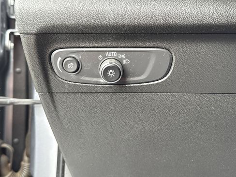 Used 2021 Buick Envision Essence w/ Sport Touring Package FWD image 21