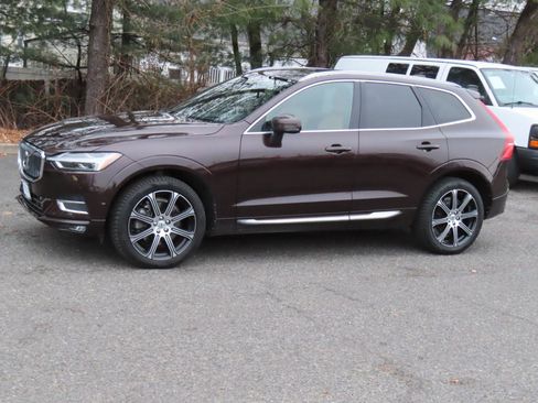 Used 2018 Volvo XC60 T6 Inscription w/ Luxury Seat Package image 2