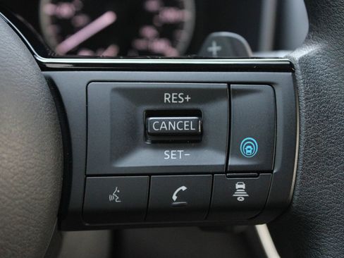 Used 2023 Nissan Rogue SV AWD/4WD image 31