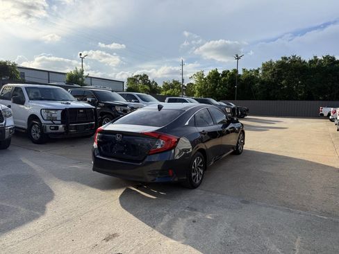 Used 2018 Honda Civic EX image 4