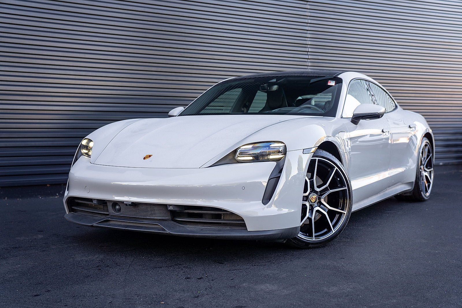 Used 2023 Porsche Taycan RWD image 1