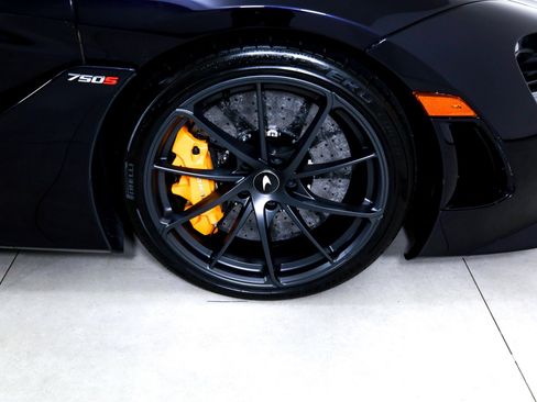Used 2024 McLaren 750S Spider RWD image 24