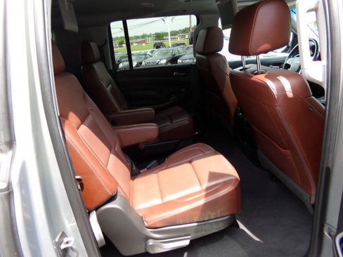 Used 2019 Chevrolet Suburban Premier w/ Premier Plus Edition AWD/4WD image 30