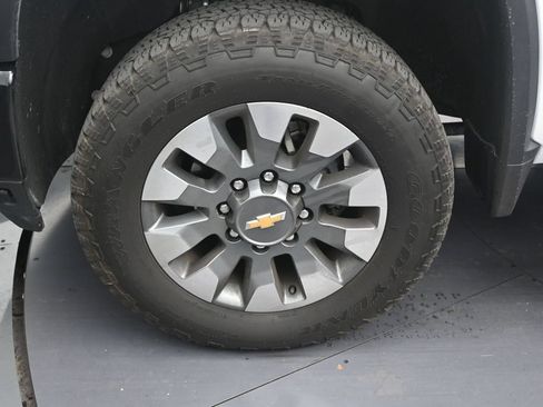 Used 2025 Chevrolet Silverado 2500 Custom w/ Custom Value Package AWD/4WD image 9