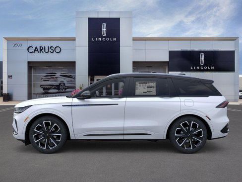 New 2026 Lincoln Nautilus Reserve image 3