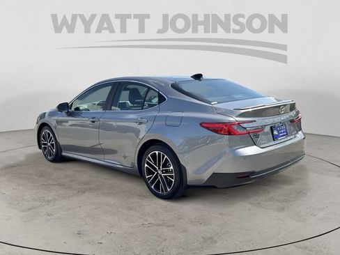 Used 2025 Toyota Camry XLE w/ Premium Plus Package FWD image 3