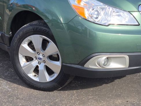 Used 2011 Subaru Outback 3.6R Limited w/ PWR Moonroof Pkg image 3