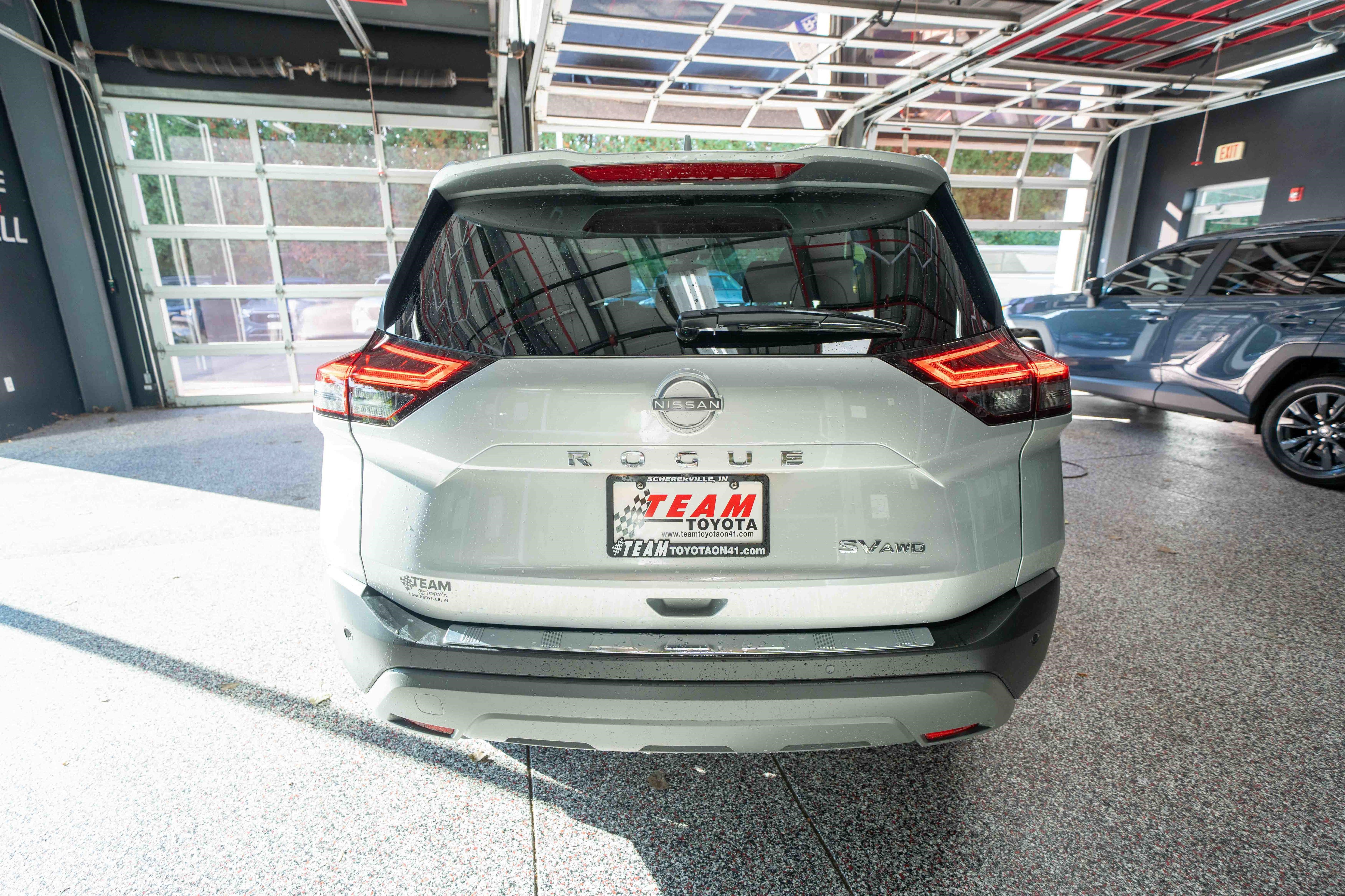 Used 2023 Nissan Rogue SV AWD/4WD image 3