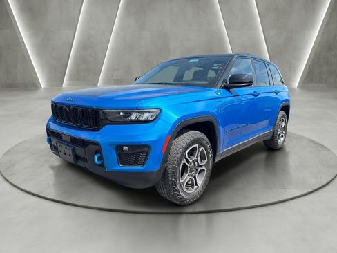 Used 2022 Jeep Grand Cherokee Trailhawk AWD/4WD image 3