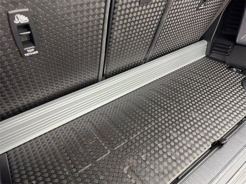 Used 2021 Land Rover Defender 90 X-Dynamic S image 74