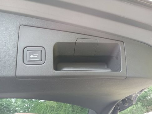 Used 2018 Cadillac XT5 FWD image 26
