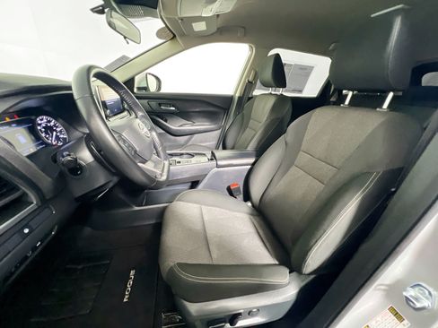 Used 2025 Nissan Rogue SV FWD image 14