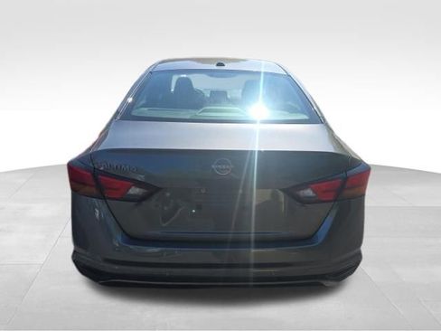 Used 2025 Nissan Altima 2.5 SV FWD image 4
