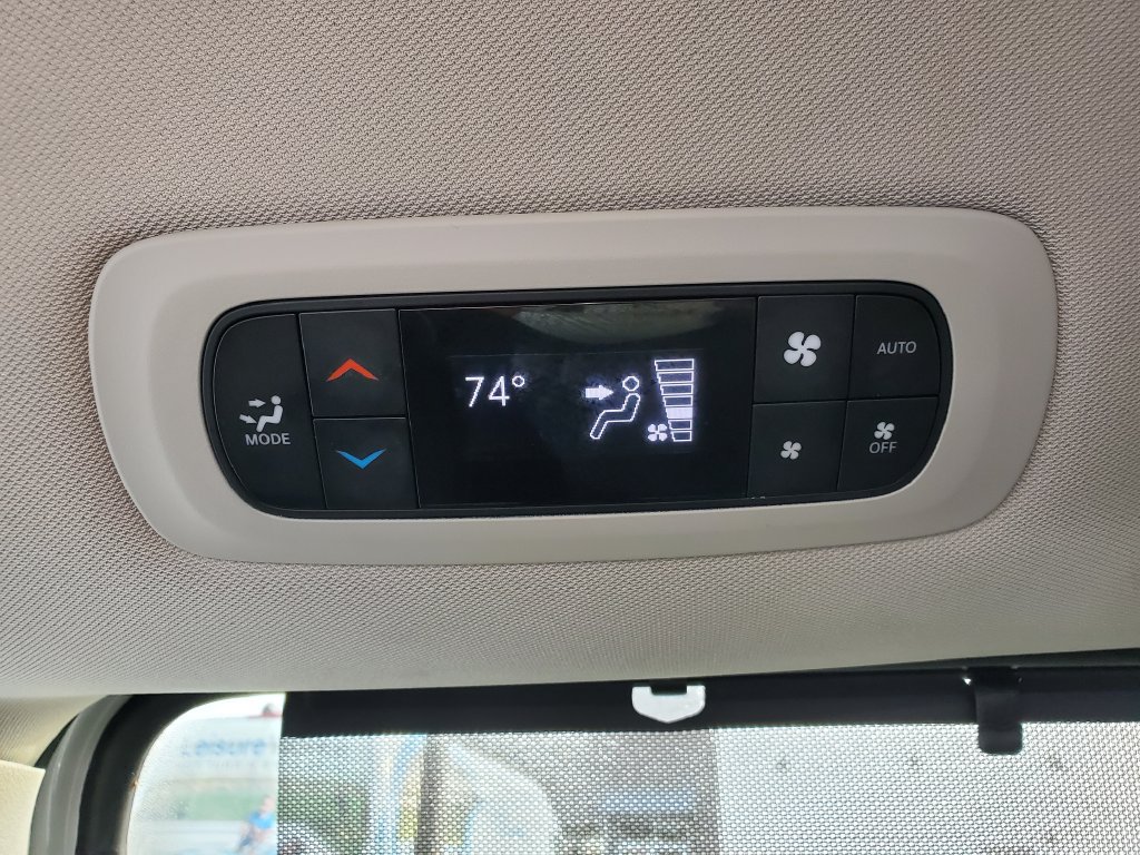 Used 2024 Chrysler Pacifica Touring-L FWD image 11