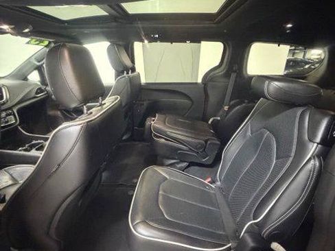 Certified 2025 Chrysler Pacifica Limited FWD image 25
