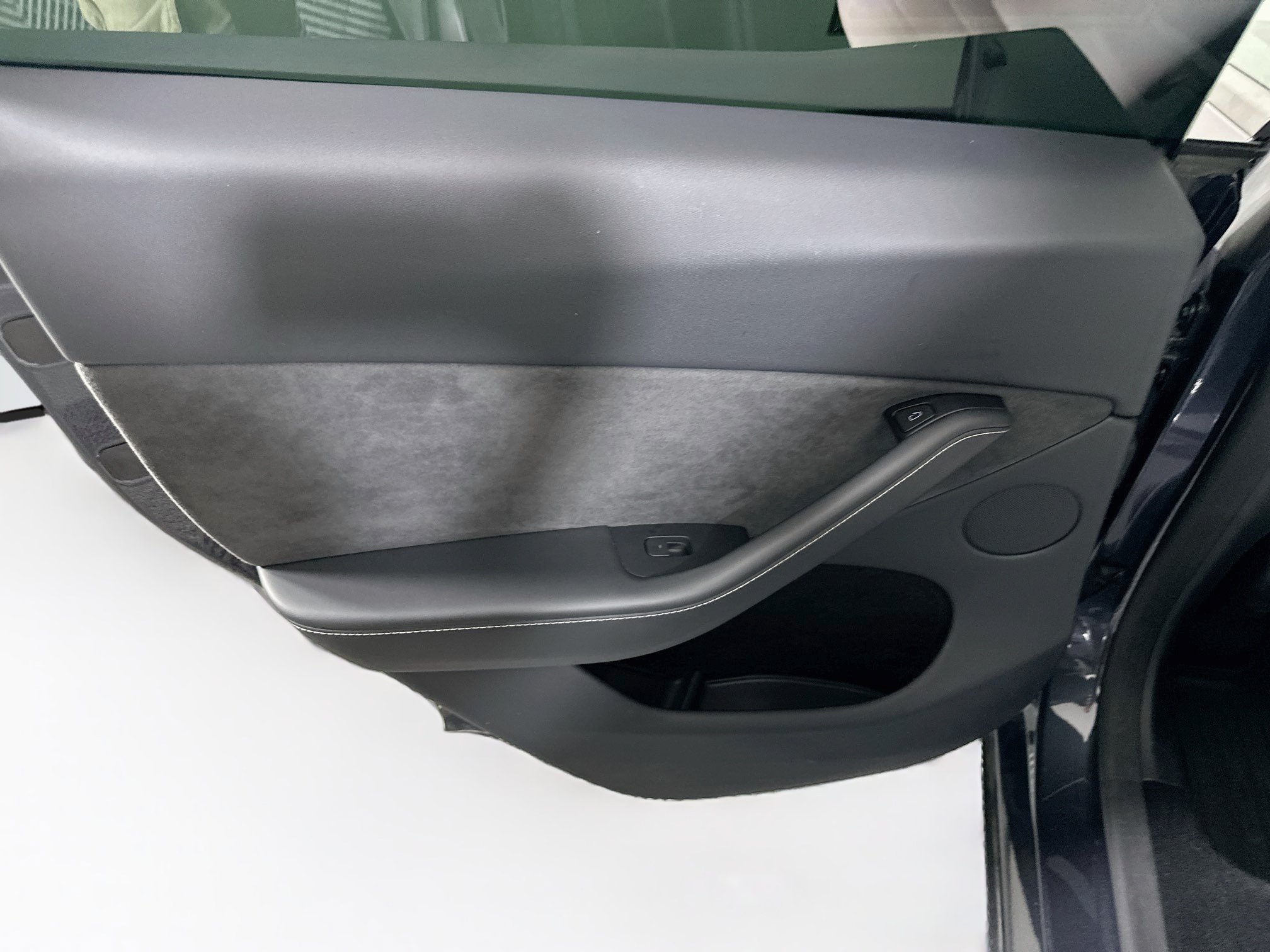 Used 2024 Tesla Model Y Long Range AWD/4WD image 25