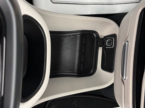 Used 2024 Chrysler Pacifica Touring-L image 10