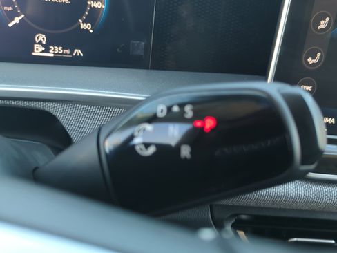 Certified 2025 Volkswagen Tiguan S image 15