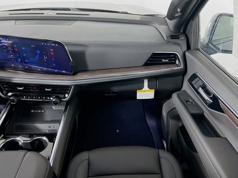 New 2026 Chevrolet Suburban Z71 image 25