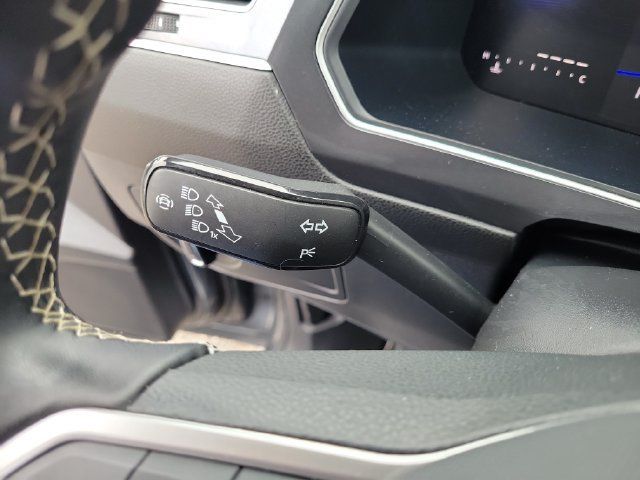 Used 2024 Volkswagen Tiguan SE AWD/4WD image 26