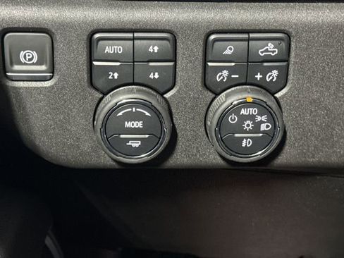 Used 2025 Chevrolet Silverado 2500 LTZ w/ LTZ Plus Package image 20