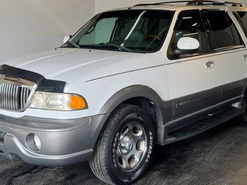 Used 2000 Lincoln Navigator 2WD image 2