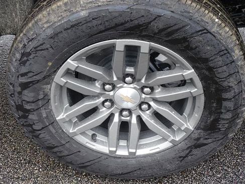 Used 2024 Chevrolet Colorado LT w/ LT Convenience Package image 3