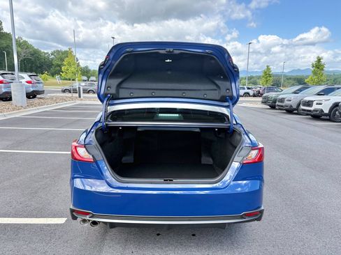 Used 2025 Toyota Camry SE FWD image 13