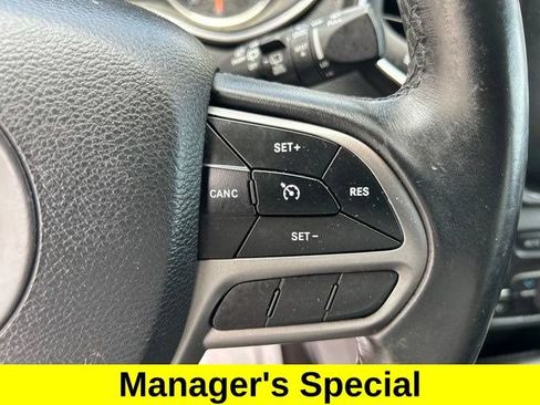 Used 2019 Jeep Cherokee Latitude Plus AWD/4WD image 18