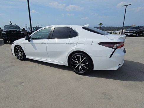 Used 2021 Toyota Camry SE image 6