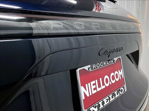 Used 2023 Porsche Cayenne image 34