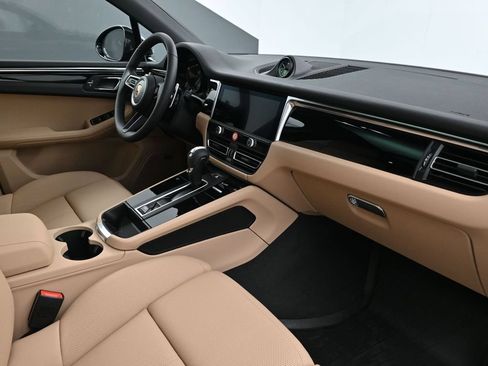 Certified 2026 Porsche Macan AWD/4WD image 14