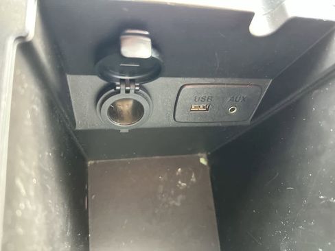 Used 2019 Subaru Crosstrek 2.0i w/ Eyesight System image 32