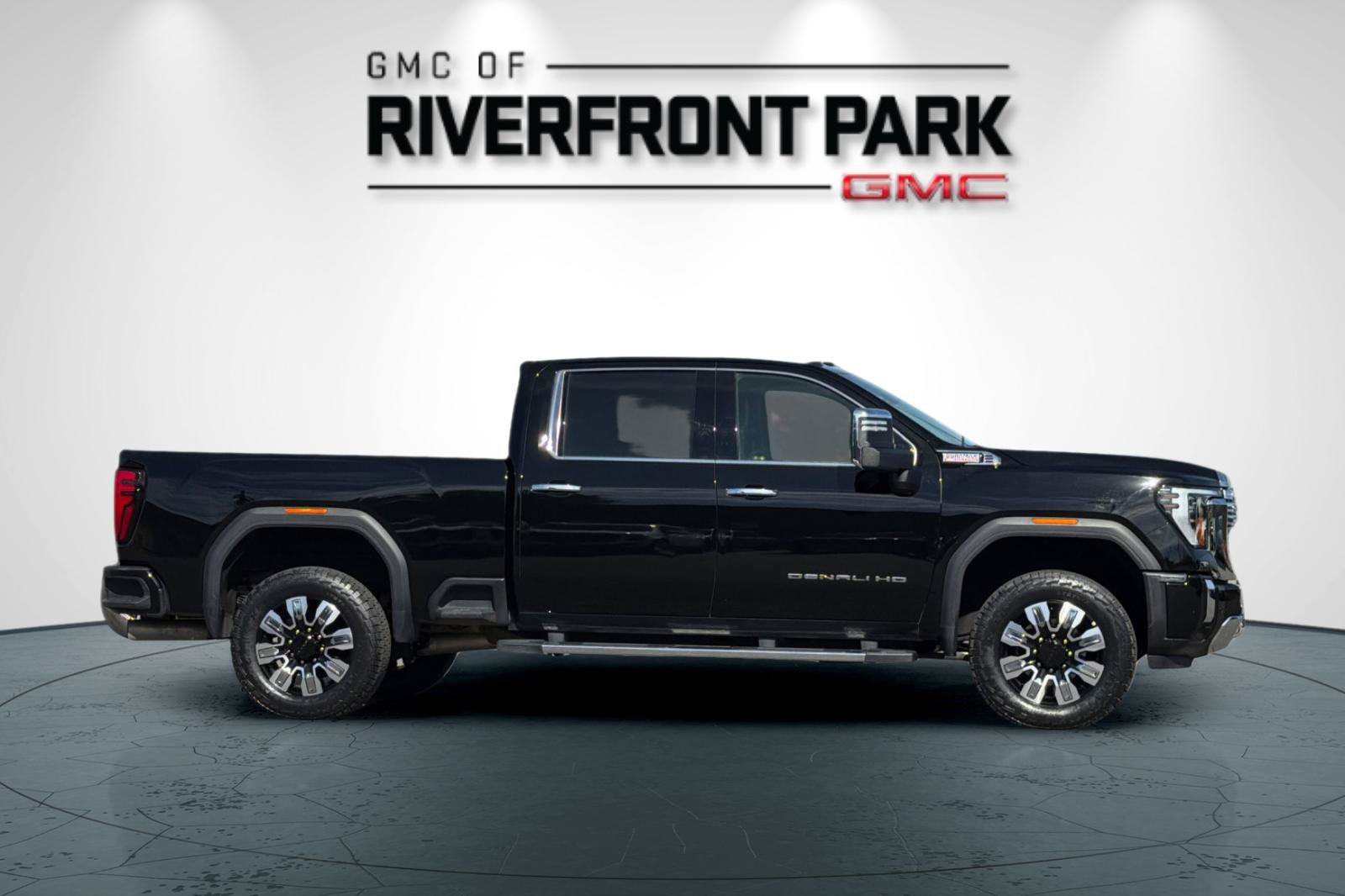Used 2025 GMC Sierra 3500 Denali w/ Denali Reserve Package AWD/4WD image 2