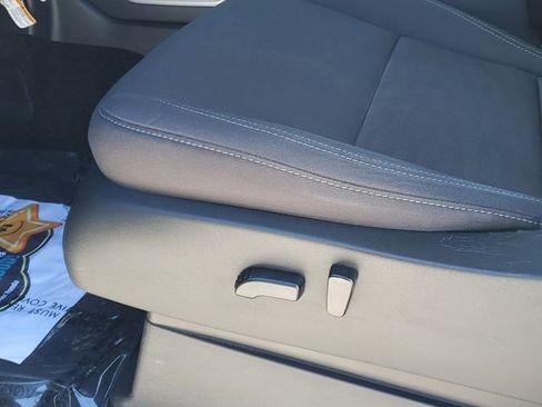 Used 2022 Nissan Frontier SV image 11