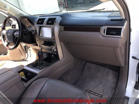 Used 2016 Lexus GX 460 w/ Premium Package image 22