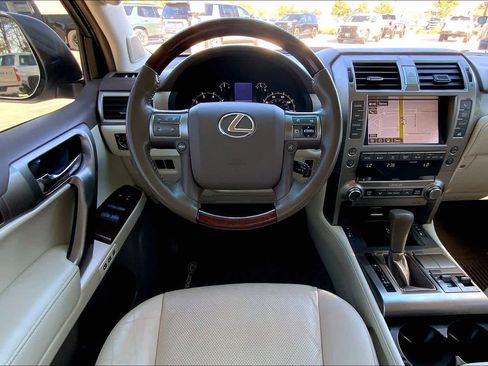 Used 2016 Lexus GX 460 image 5
