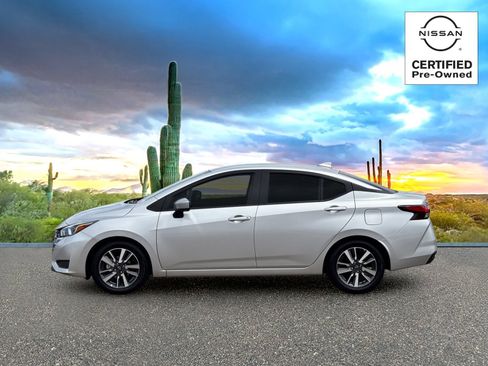 Used 2023 Nissan Versa SV FWD image 3