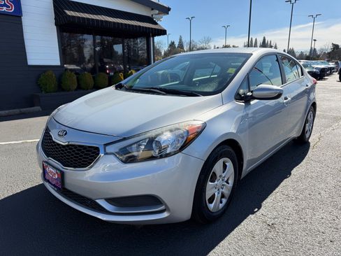 Used 2016 Kia Forte LX w/ LX Popular Package FWD image 2