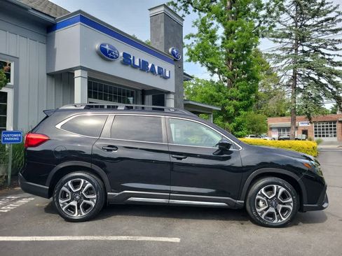 Used 2025 Subaru Ascent Limited AWD/4WD image 2