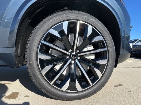 New 2026 Volvo XC90 B6 Plus w/ Protection Package Premier image 9