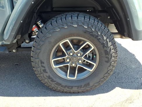 Used 2025 Jeep Gladiator Mojave AWD/4WD image 31