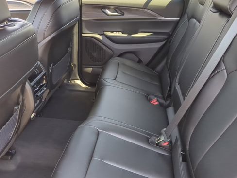 New 2025 Jeep Grand Cherokee Limited image 17