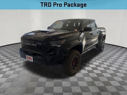 Used 2025 Toyota Tacoma TRD Pro AWD/4WD image 4