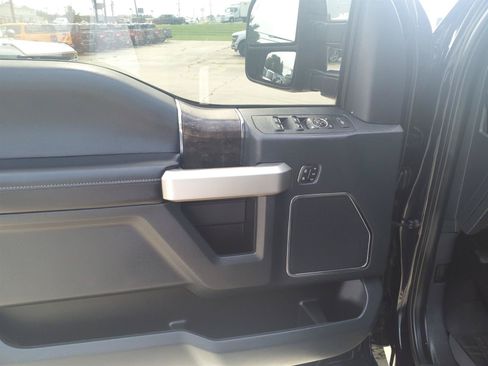 Used 2022 Ford F250 Lariat w/ Black Appearance Package AWD/4WD image 13